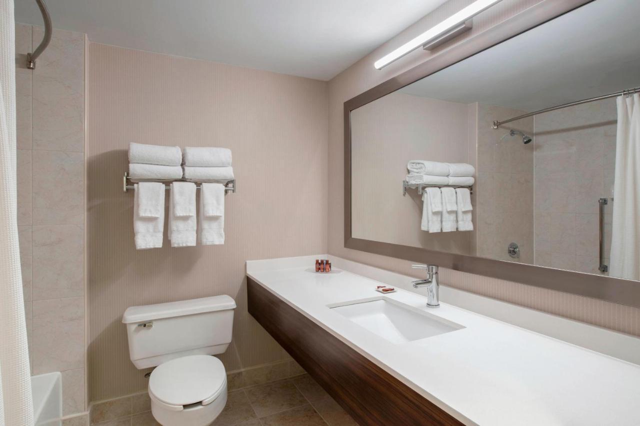 Delta Hotels By Marriott St. John'S Conference Centre Экстерьер фото